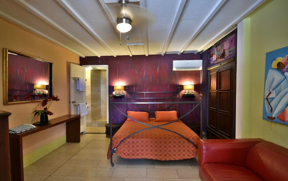 Beach House Aruba Apartments