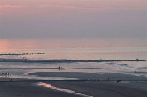 Avenue Beach