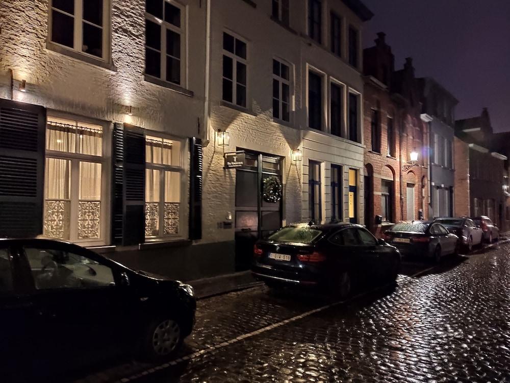 The Townhouse Bed & Breakfast