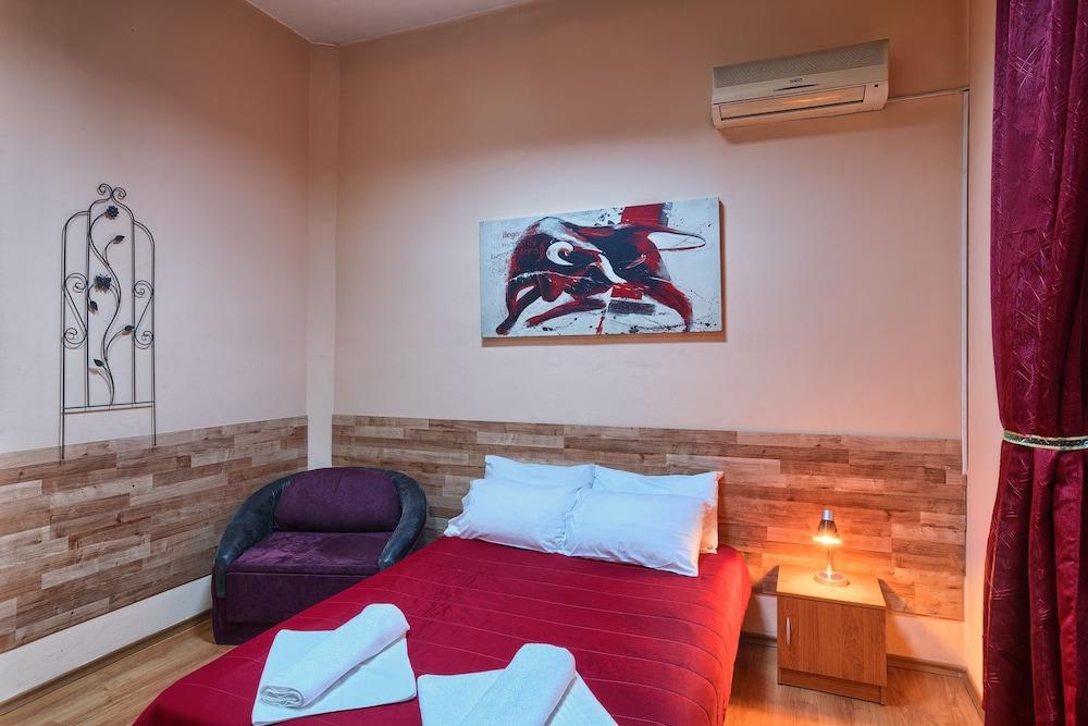 Guest House 32