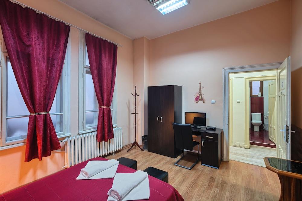 Guest House 32