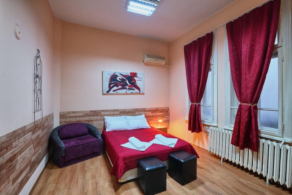 Guest House 32