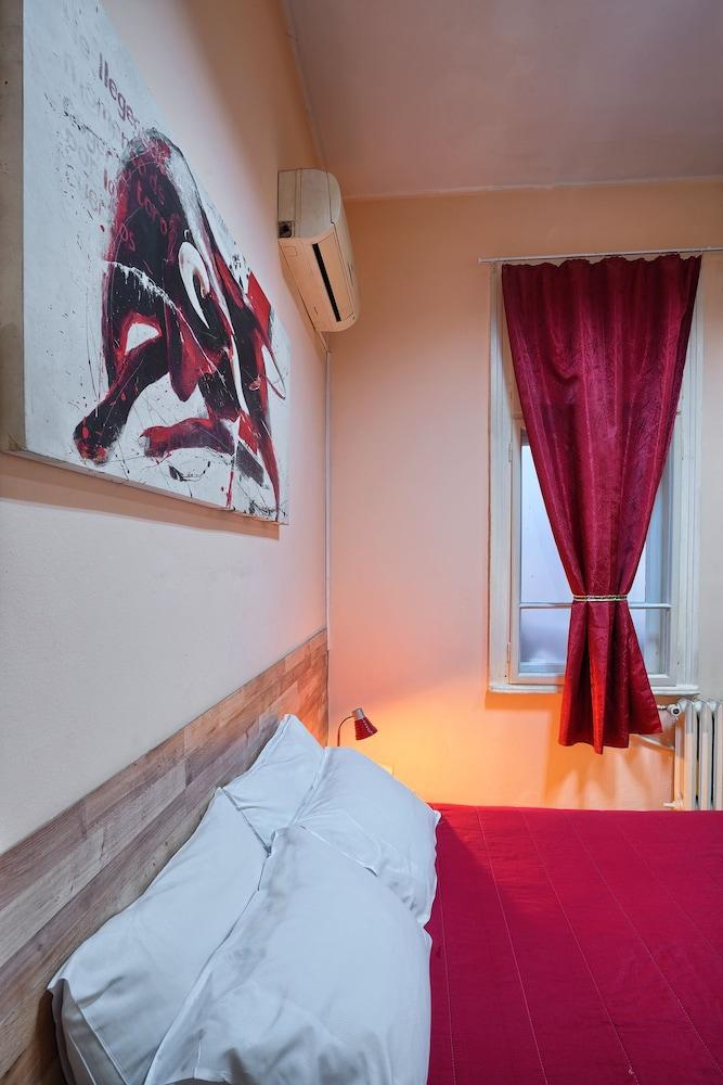 Guest House 32