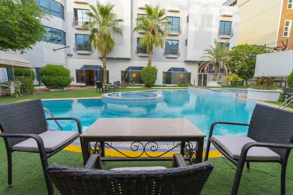 OYO 122 Majestic Hotel