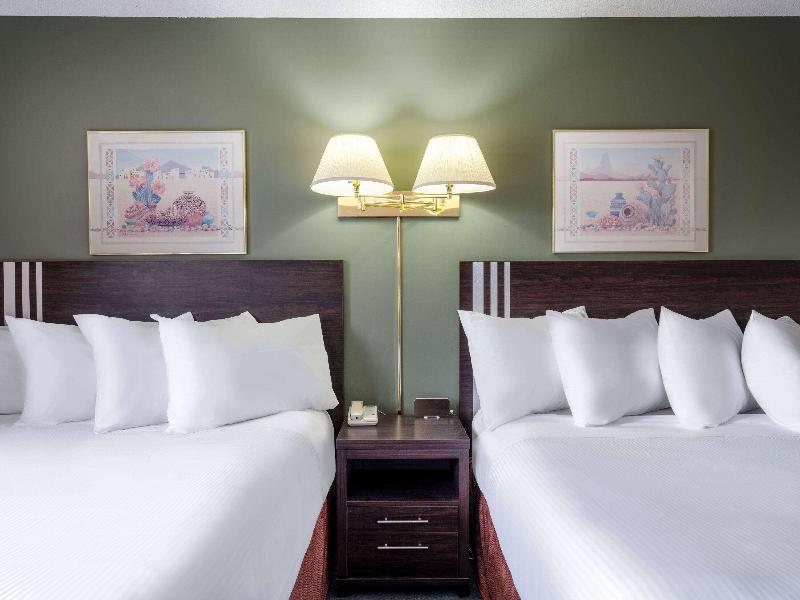 Travelodge by Wyndham Lacombe