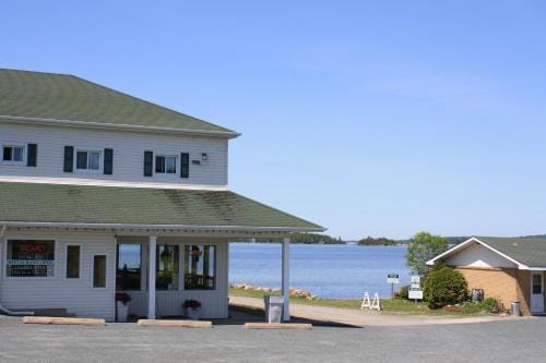 Carolyn Beach Inn & Restaurant