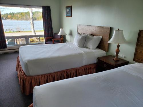Carolyn Beach Inn & Restaurant
