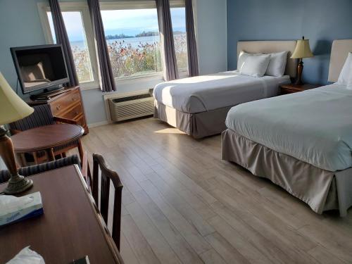 Carolyn Beach Inn & Restaurant