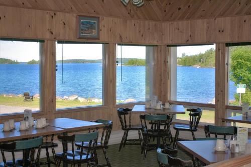 Carolyn Beach Inn & Restaurant