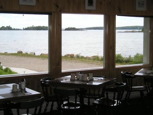 Carolyn Beach Inn & Restaurant