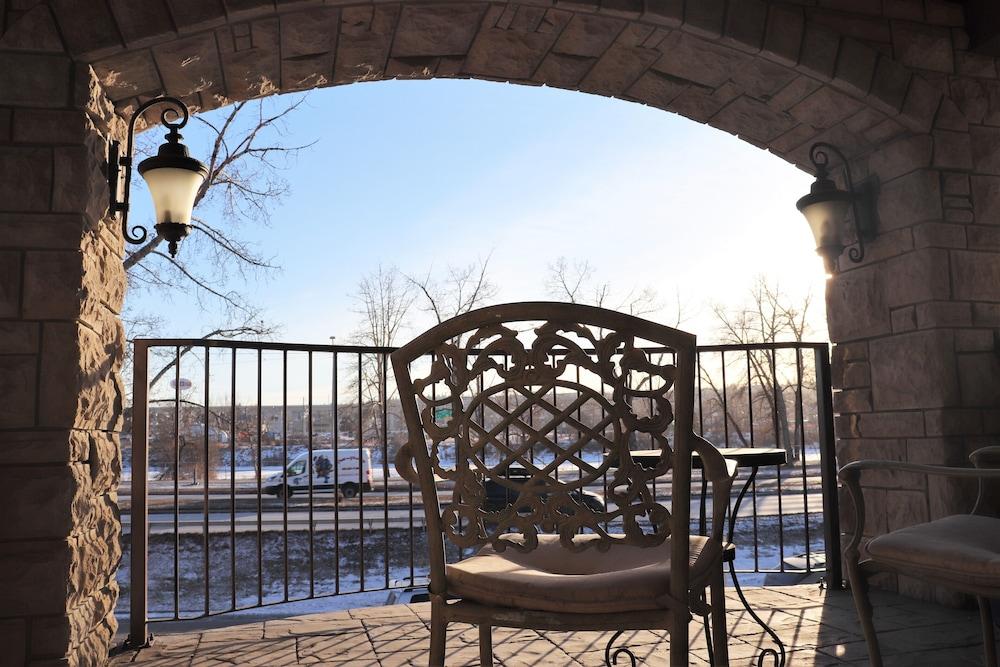 Westmount River Inn