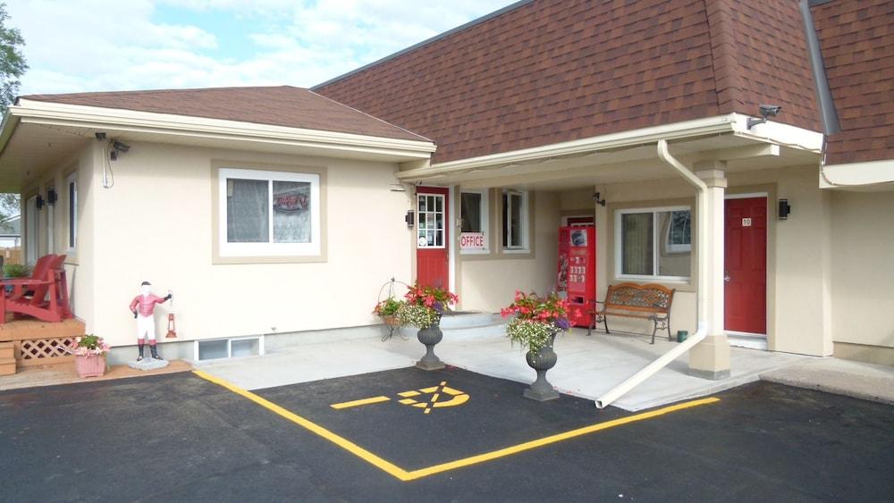 Country Squire Motel
