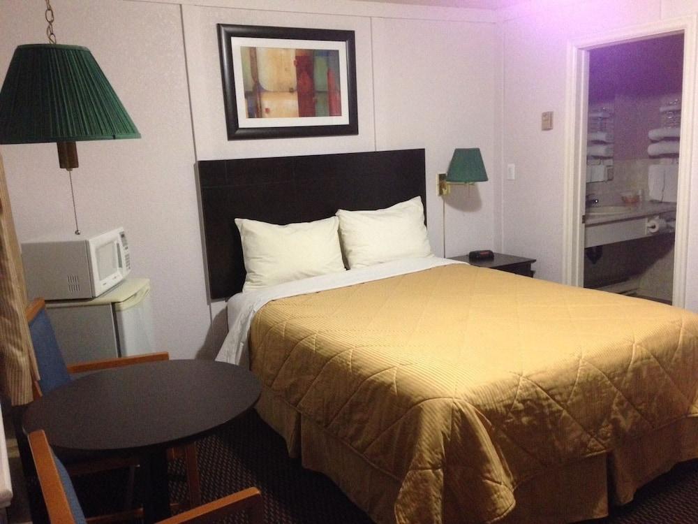 Country Squire Motel