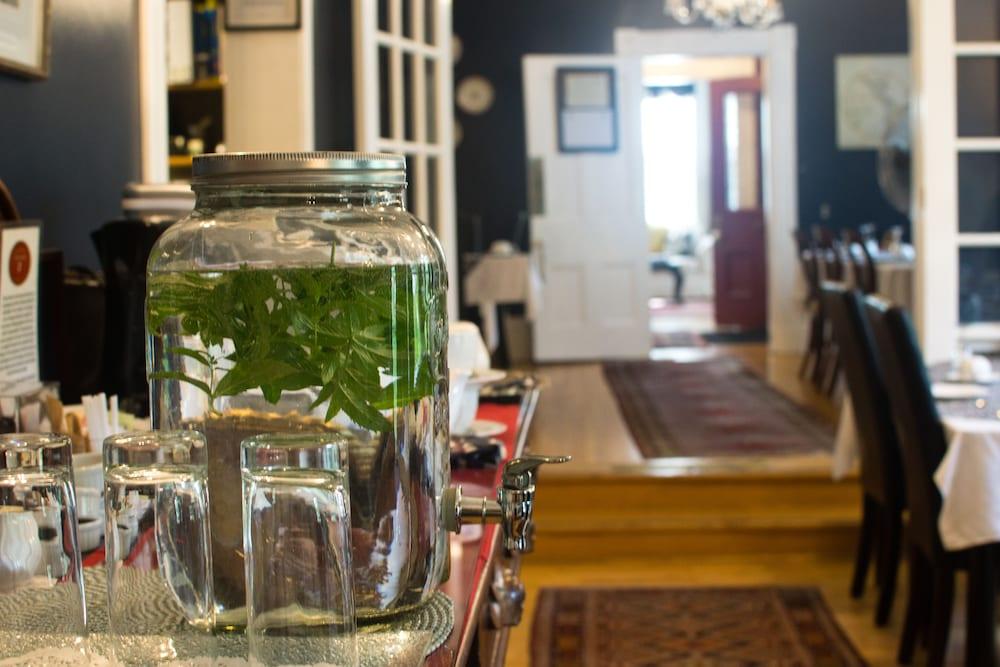 Shipwright Inn