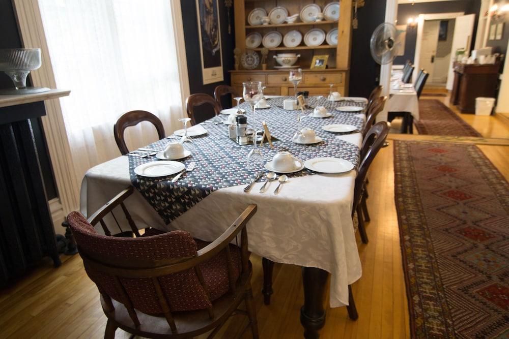 Shipwright Inn