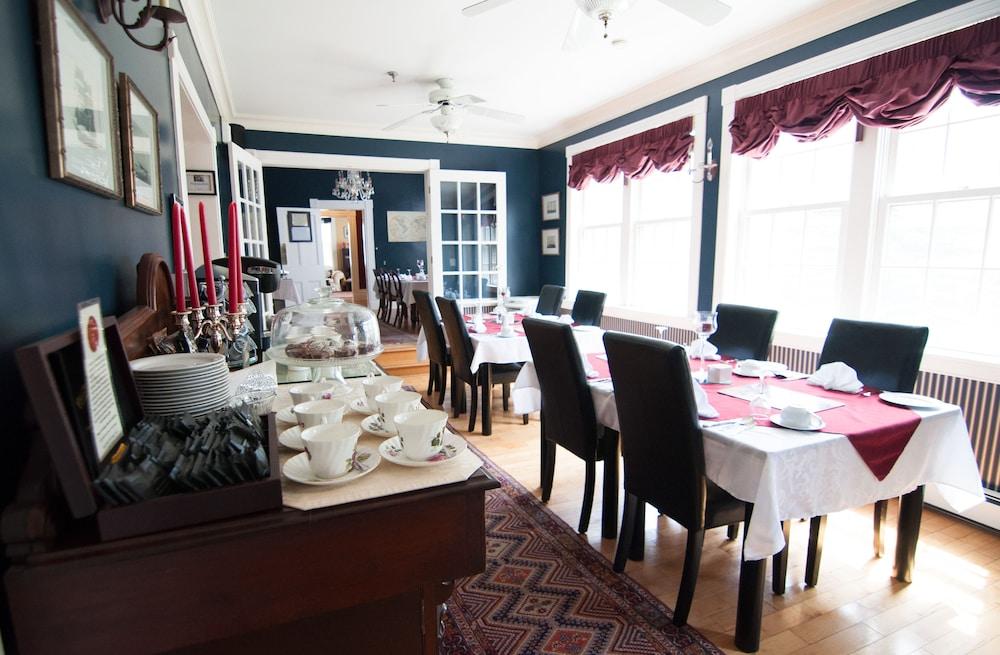 Shipwright Inn