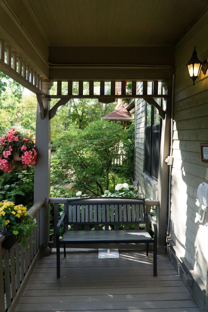 Shipwright Inn