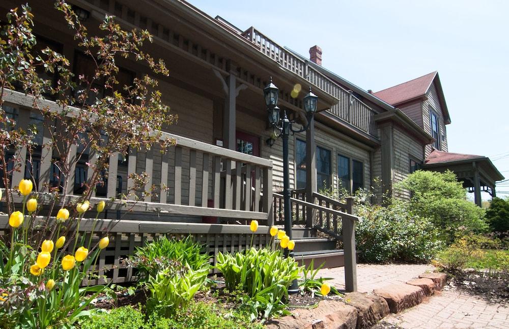 Shipwright Inn