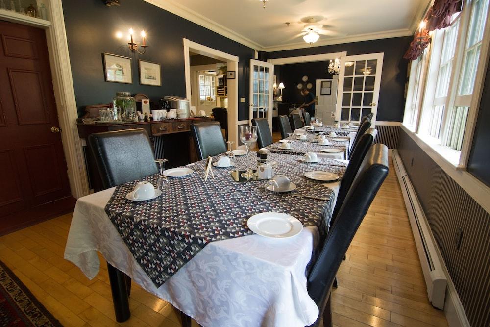 Shipwright Inn