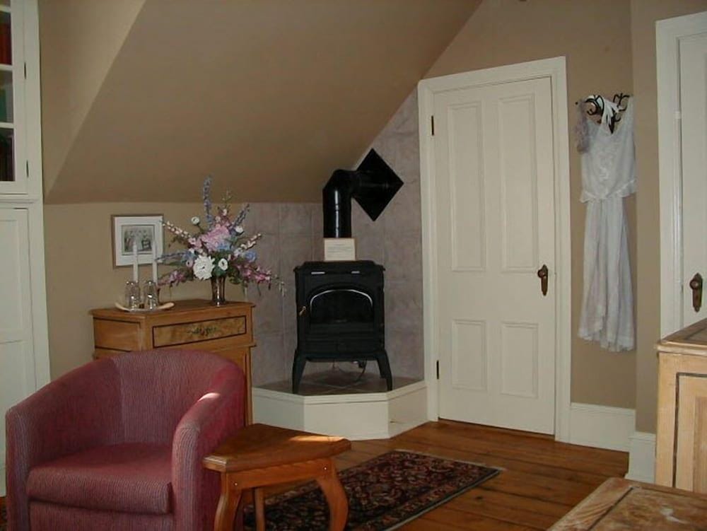 Shipwright Inn