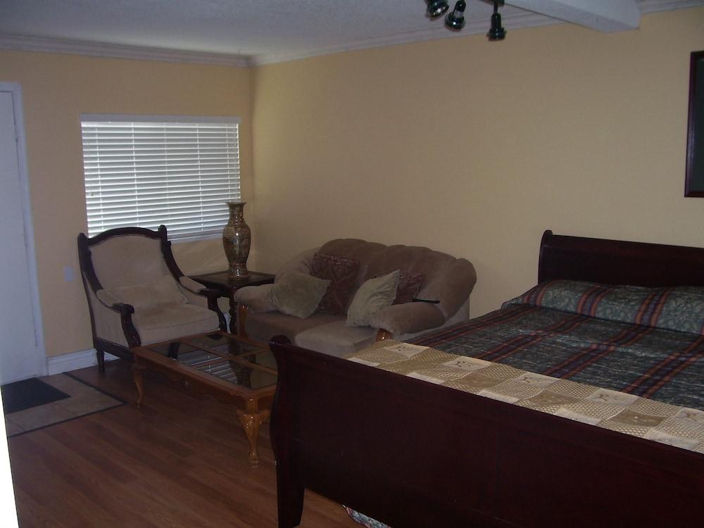 Beach Grove Motel