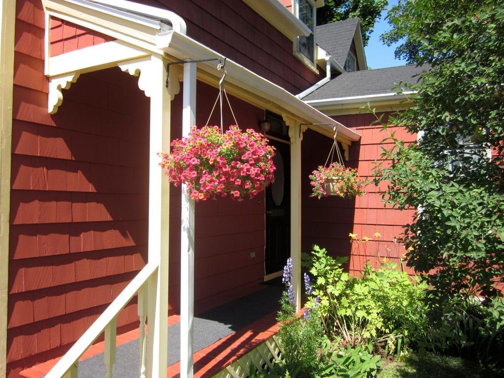 School Street House