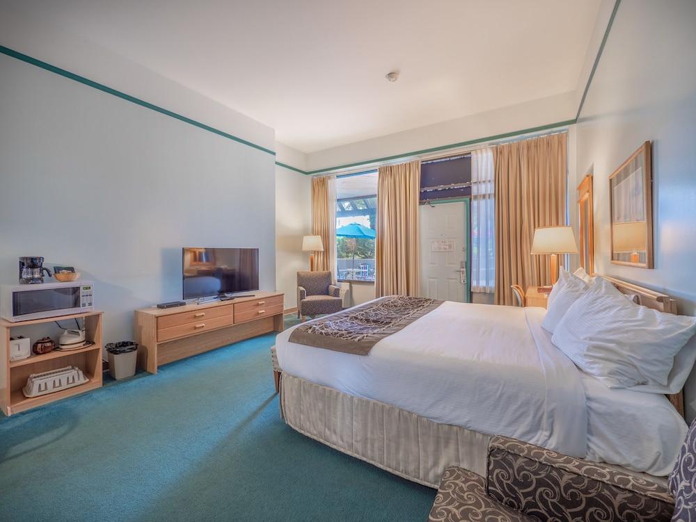 The Cedars Inn Hotel & Convention Centre