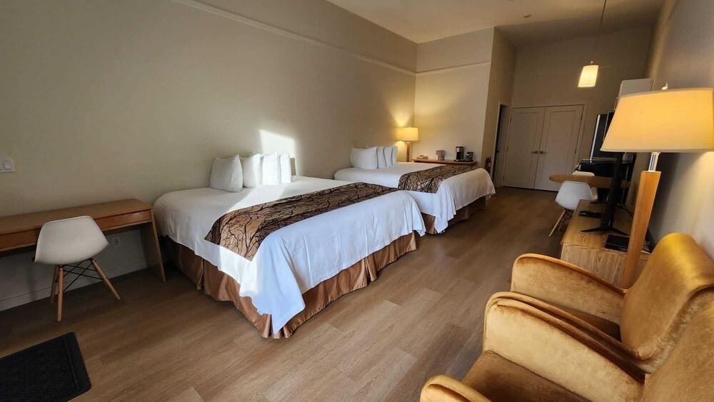 The Cedars Inn Hotel & Convention Centre