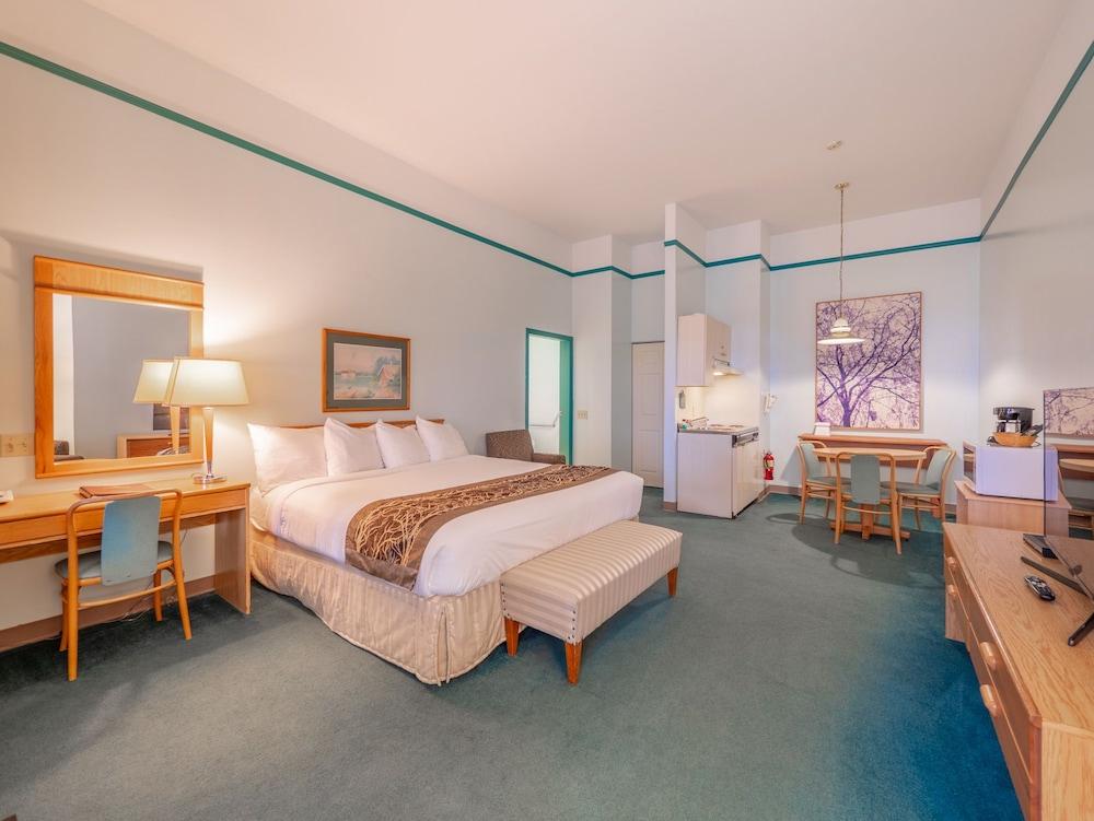 The Cedars Inn Hotel & Convention Centre
