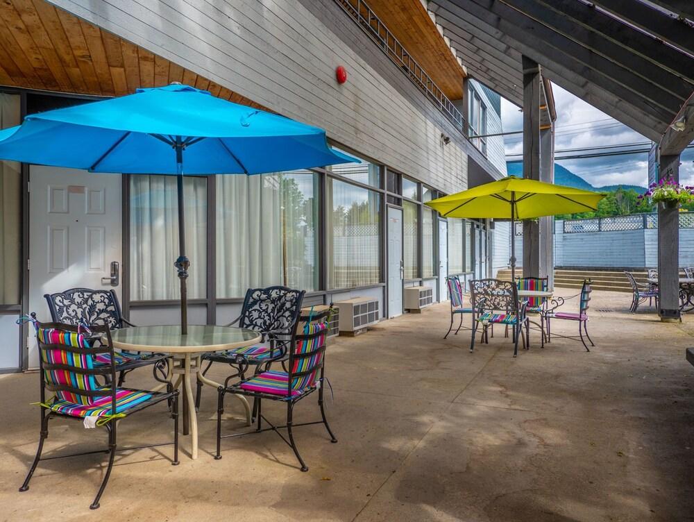 The Cedars Inn Hotel & Convention Centre