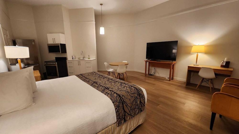 The Cedars Inn Hotel & Convention Centre