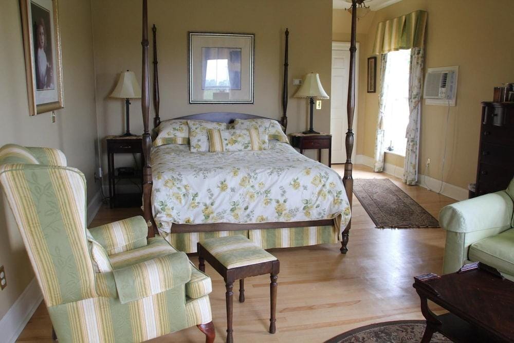 Lynwood Inn