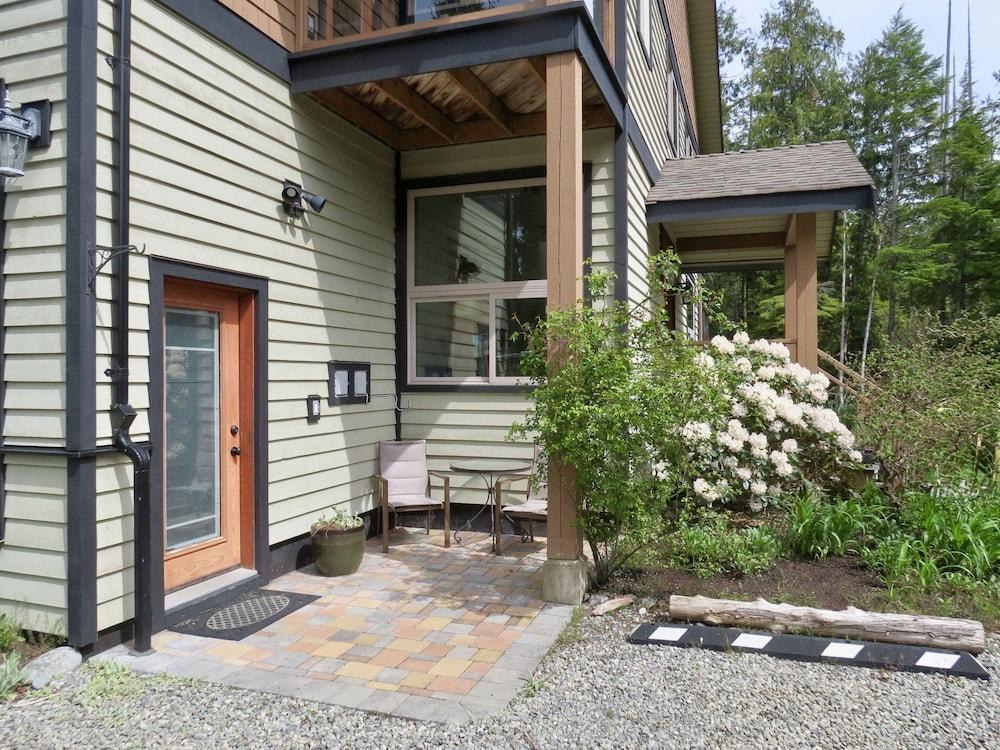 Cobble Wood And Bird Sanctuary Guest House