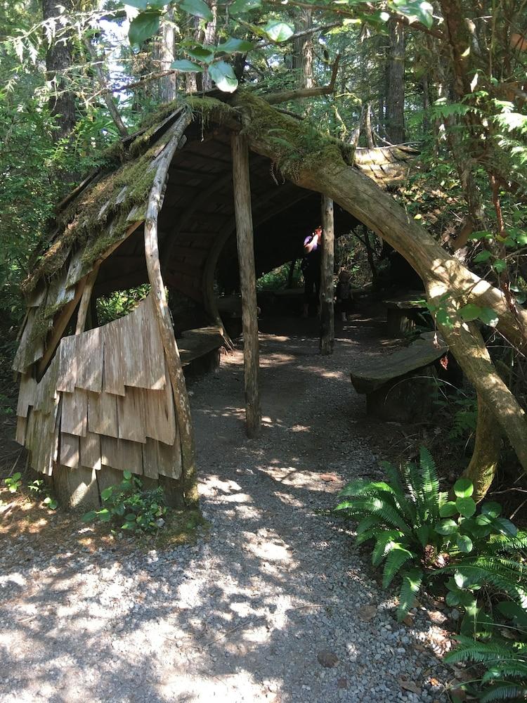 Cobble Wood And Bird Sanctuary Guest House
