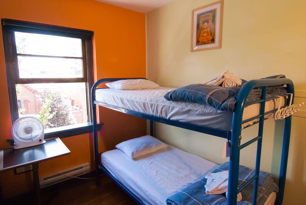 Ocean Island Inn Backpackers Suites