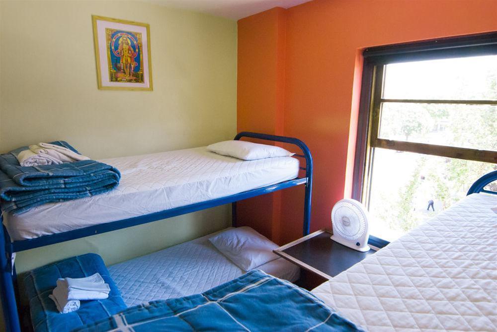 Ocean Island Inn Backpackers Suites