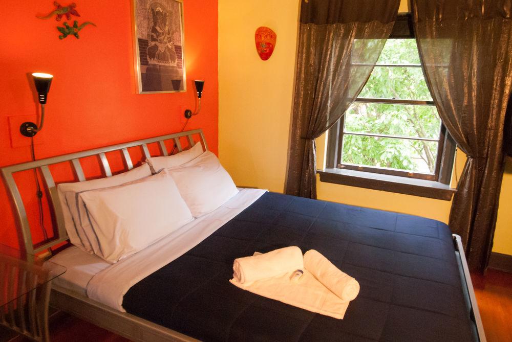 Ocean Island Inn Backpackers Suites