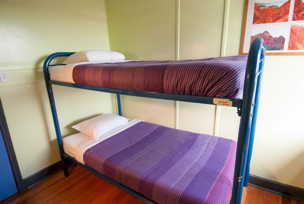 Ocean Island Inn Backpackers Suites