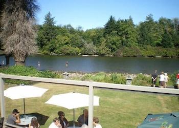 Riverside Inn