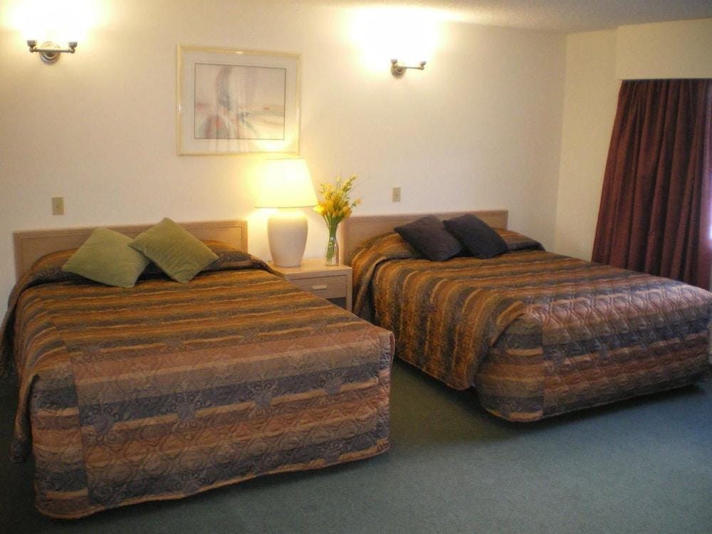 Riverside Inn
