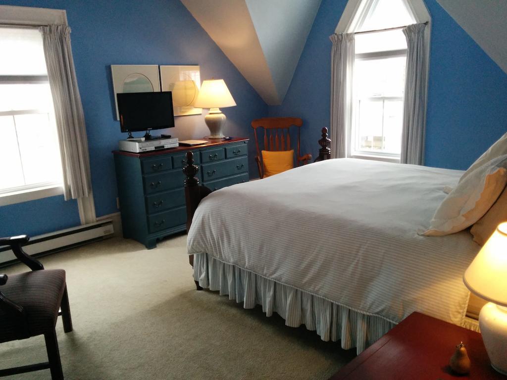 Fairmont House Bed And Breakfast