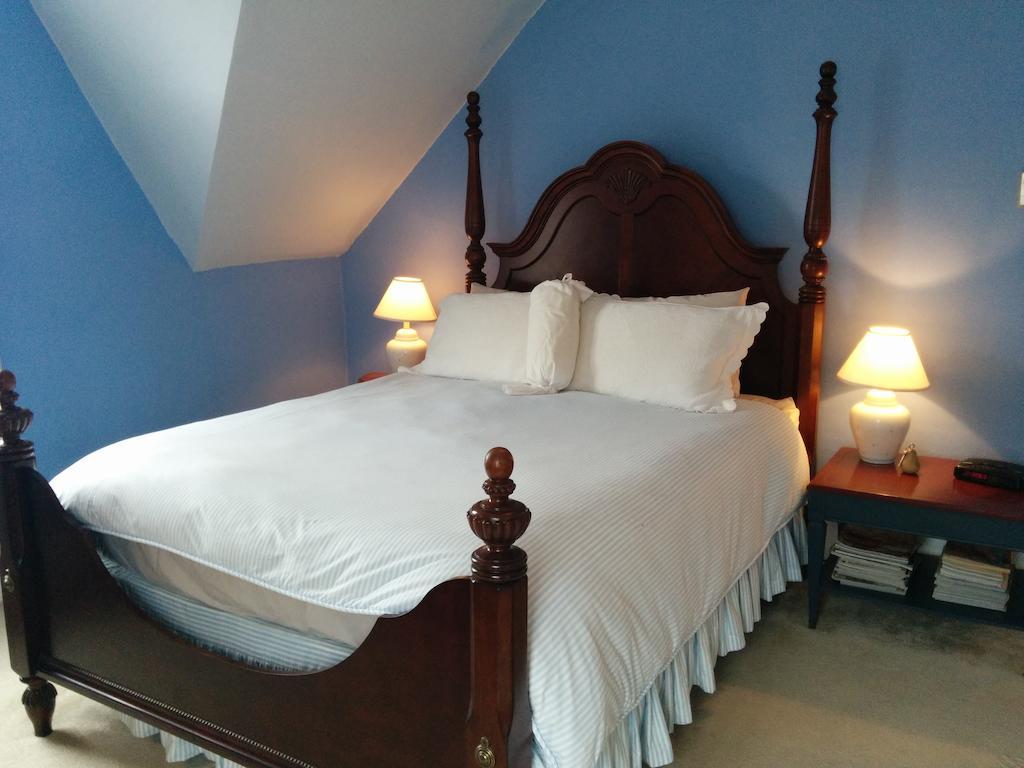 Fairmont House Bed And Breakfast