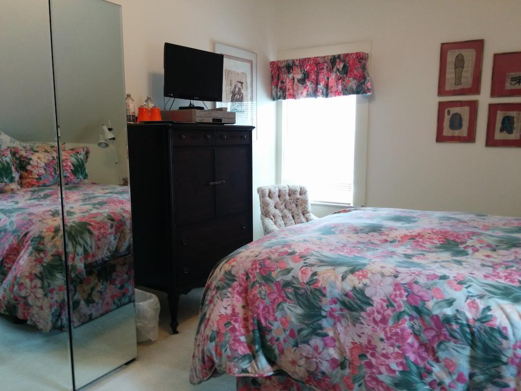 Fairmont House Bed And Breakfast