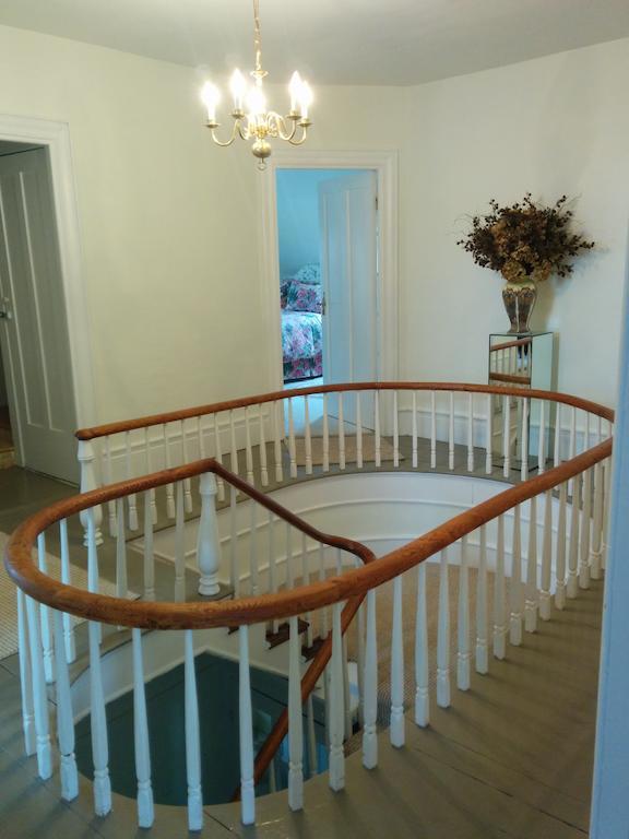 Fairmont House Bed And Breakfast
