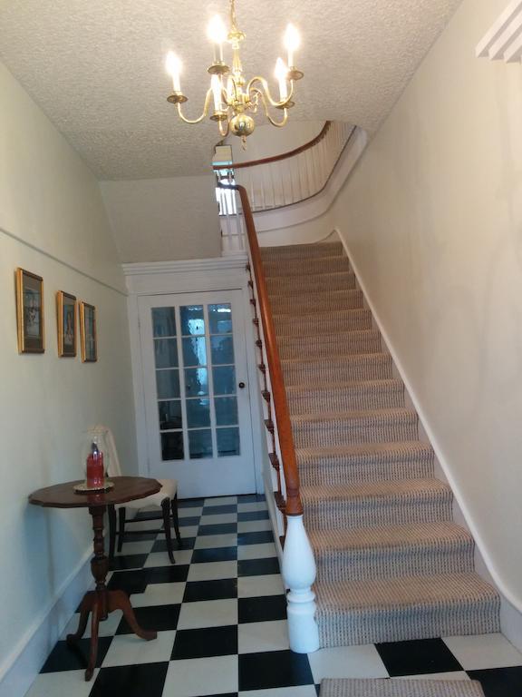 Fairmont House Bed And Breakfast
