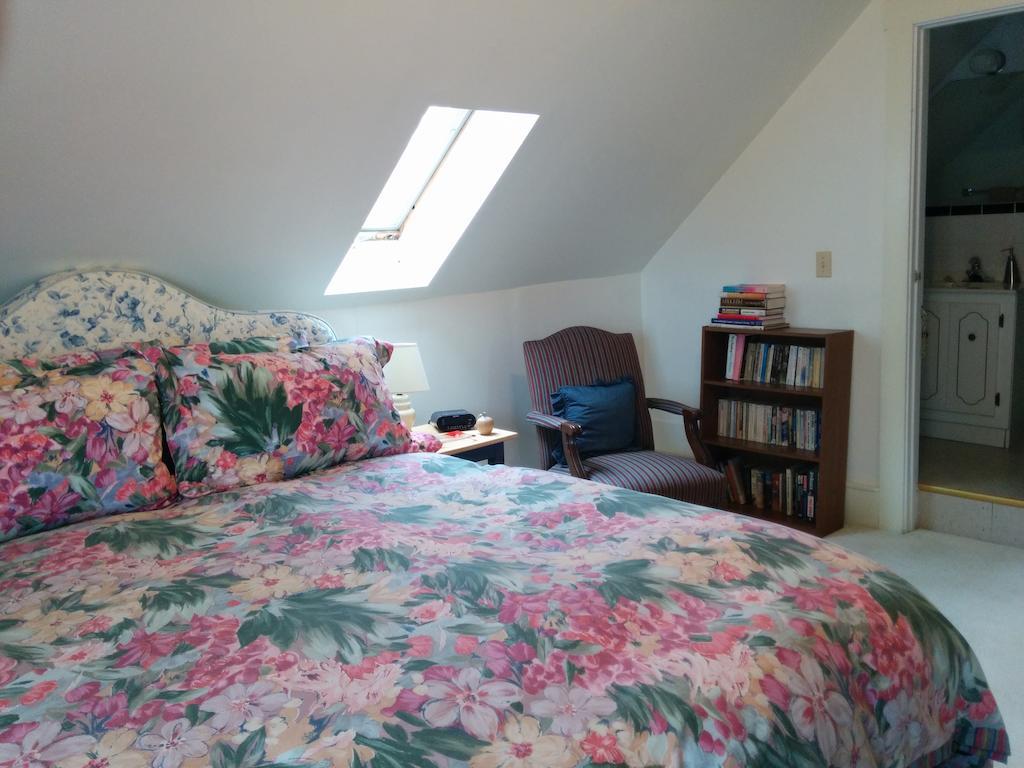 Fairmont House Bed And Breakfast