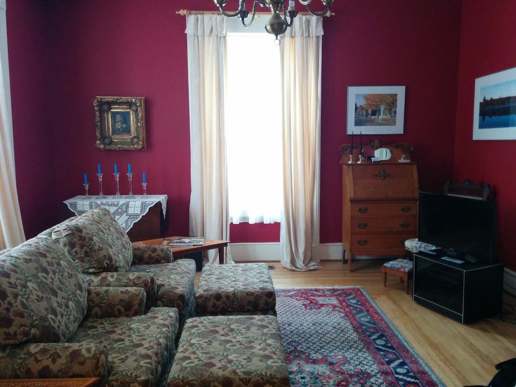 Fairmont House Bed And Breakfast