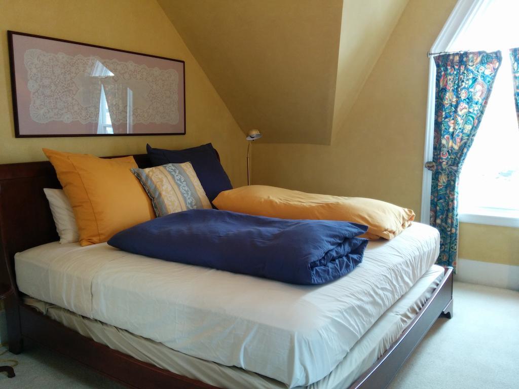 Fairmont House Bed And Breakfast