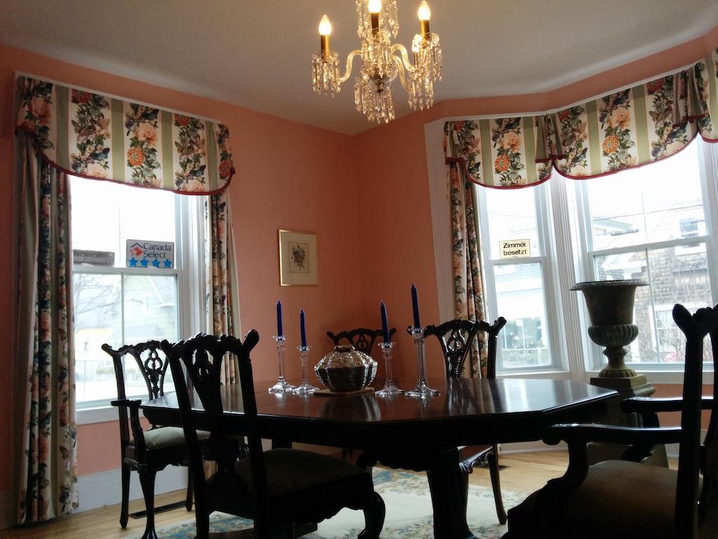 Fairmont House Bed And Breakfast