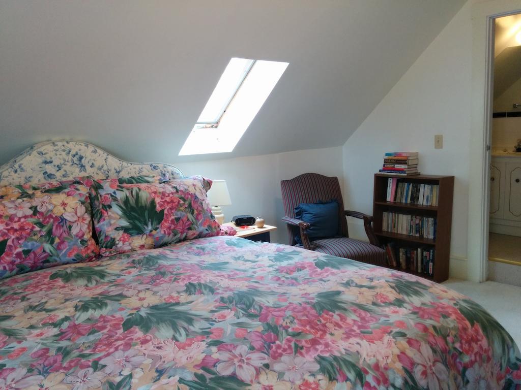 Fairmont House Bed And Breakfast